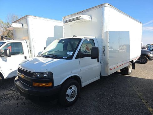 Used 2024 Chevrolet Express 3500 w/ Power Convenience Package image 2