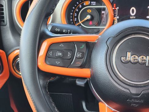 Used 2019 Jeep Wrangler Unlimited Sahara w/ Dual Top Group AWD/4WD image 26