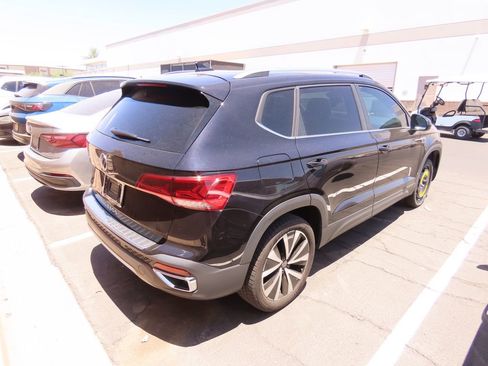 Used 2023 Volkswagen Taos SE FWD image 3