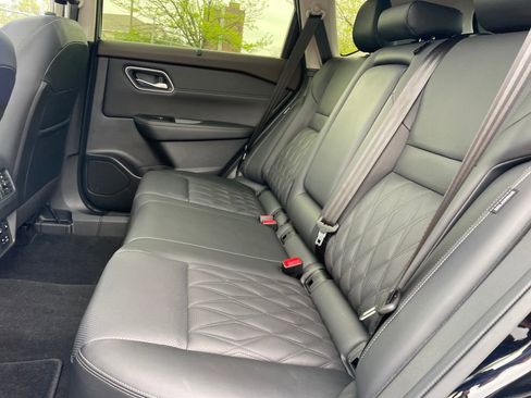 Used 2023 Nissan Rogue Platinum w/ Platinum Premium Package AWD/4WD image 12