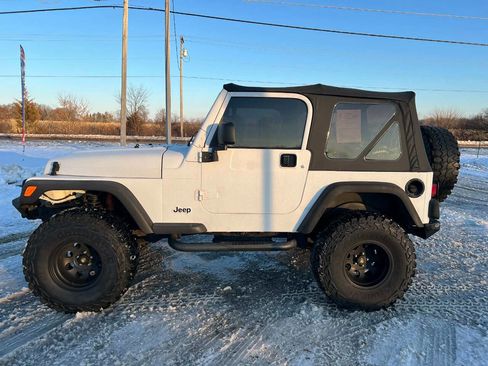 Used 2002 Jeep Wrangler Sahara image 2