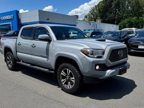 Used 2018 Toyota Tacoma TRD Sport AWD/4WD image 6