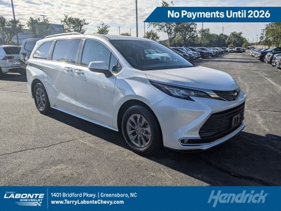Used 2022 Toyota Sienna XLE