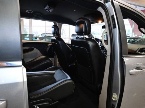 Used 2019 Dodge Grand Caravan SXT w/ Rear Park Assist Package image 22