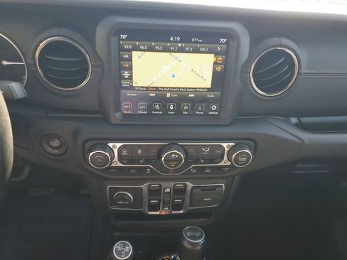 Used 2021 Jeep Wrangler Unlimited Sahara AWD/4WD image 15
