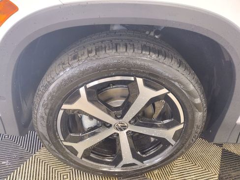 New 2025 Volkswagen Tiguan SE image 5