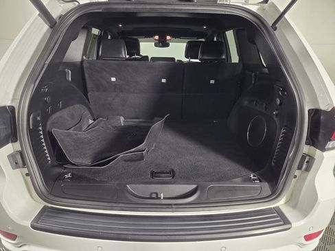 Used 2019 Jeep Grand Cherokee Altitude RWD image 29