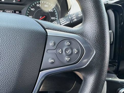 Used 2023 Chevrolet Traverse LS FWD image 12