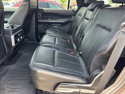 Used 2018 Ford Expedition XLT w/ Equipment Group 202A RWD image 13