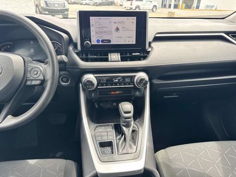 Used 2025 Toyota RAV4 XLE AWD/4WD image 19