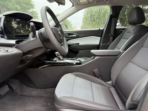 Used 2025 Chevrolet Trax LT FWD image 27
