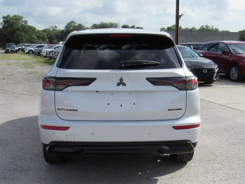 New 2026 Mitsubishi Outlander LE FWD image 4