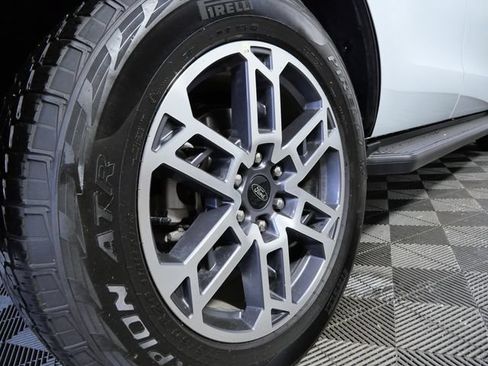 Certified 2025 Ford Expedition Active AWD/4WD image 8