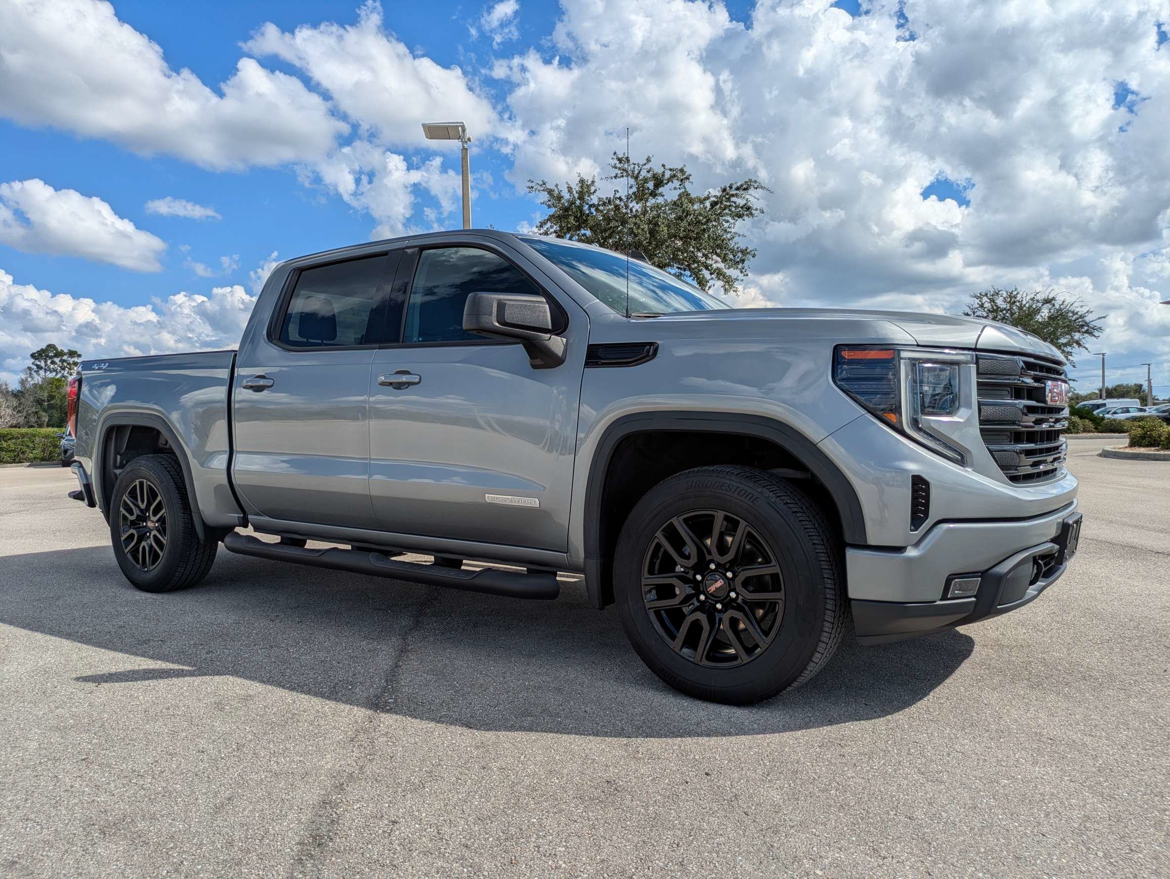 Used 2023 GMC Sierra 1500 Elevation AWD/4WD image 2