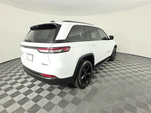 Certified 2023 Jeep Grand Cherokee Limited w/ Luxury Tech Group II image 5