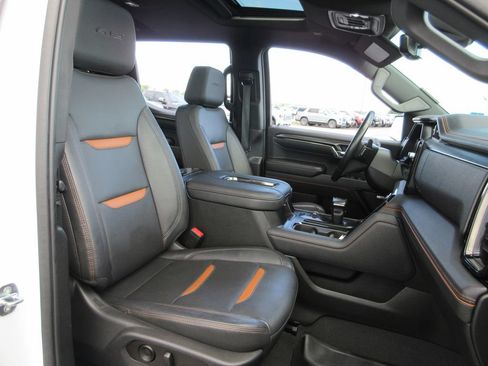 Certified 2022 GMC Sierra 1500 AT4 w/ AT4 Premium Package AWD/4WD image 26