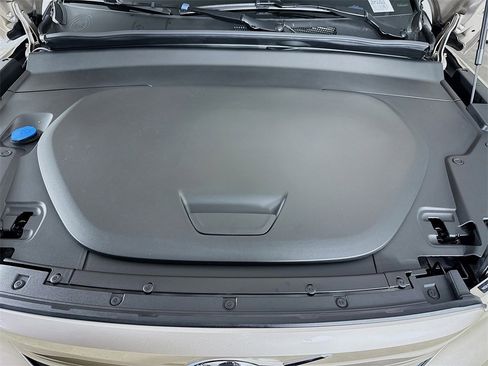 Certified 2024 Volvo XC40 Recharge Plus w/ Protection Package Premier image 31