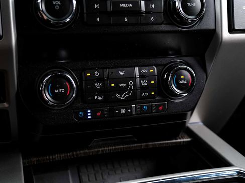 Used 2021 Ford F250 Lariat w/ Tremor Off-Road Package AWD/4WD image 36