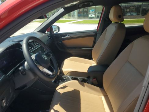 Used 2023 Volkswagen Tiguan SE image 18