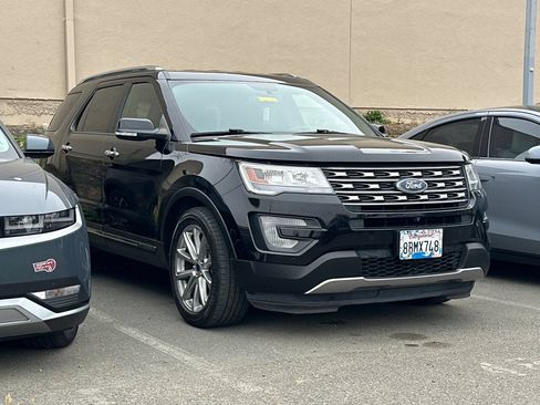Used 2017 Ford Explorer Limited FWD image 2