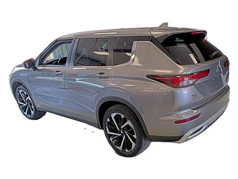 Used 2022 Mitsubishi Outlander SE FWD image 2