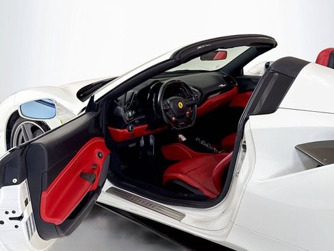 Used 2018 Ferrari 488 Spider RWD image 12