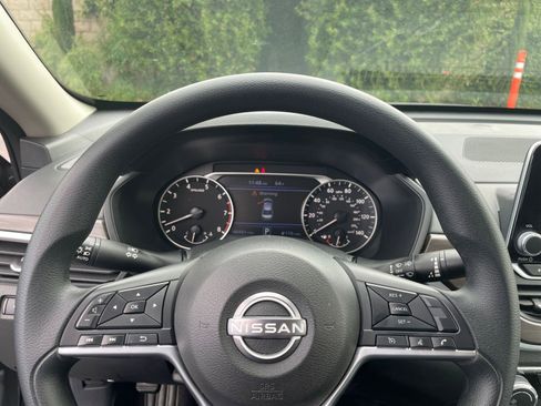 Used 2025 Nissan Altima 2.5 SV image 28