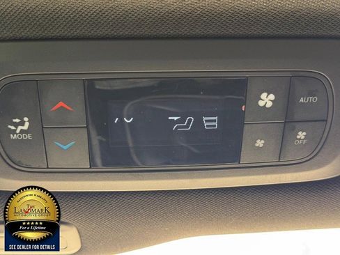 Used 2025 Chrysler Pacifica Limited FWD image 18