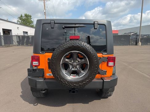 Used 2013 Jeep Wrangler Unlimited Rubicon w/ Connectivity Group AWD/4WD image 9