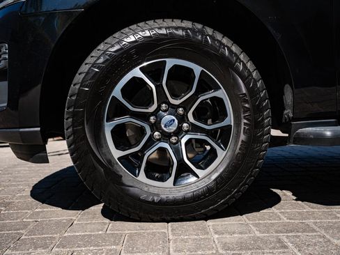Used 2022 Ford Expedition XLT AWD/4WD image 13