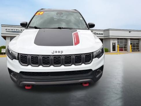 Used 2024 Jeep Compass Trailhawk image 2
