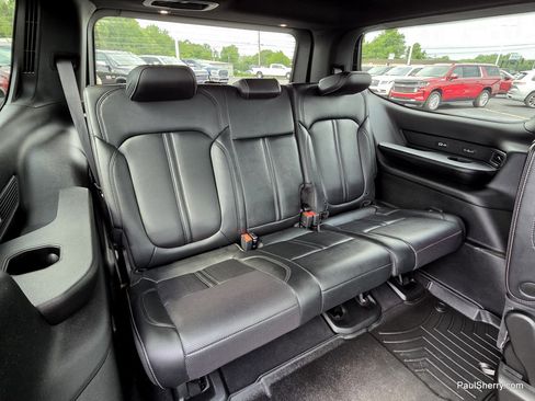 Used 2022 Jeep Wagoneer Series III w/ Premium Group I AWD/4WD image 58