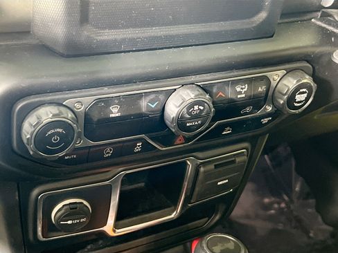 Used 2022 Jeep Wrangler Sport AWD/4WD image 15