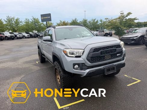 Used 2019 Toyota Tacoma TRD Off-Road AWD/4WD image 1