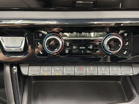 Used 2024 GMC Sierra 2500 AT4X image 25