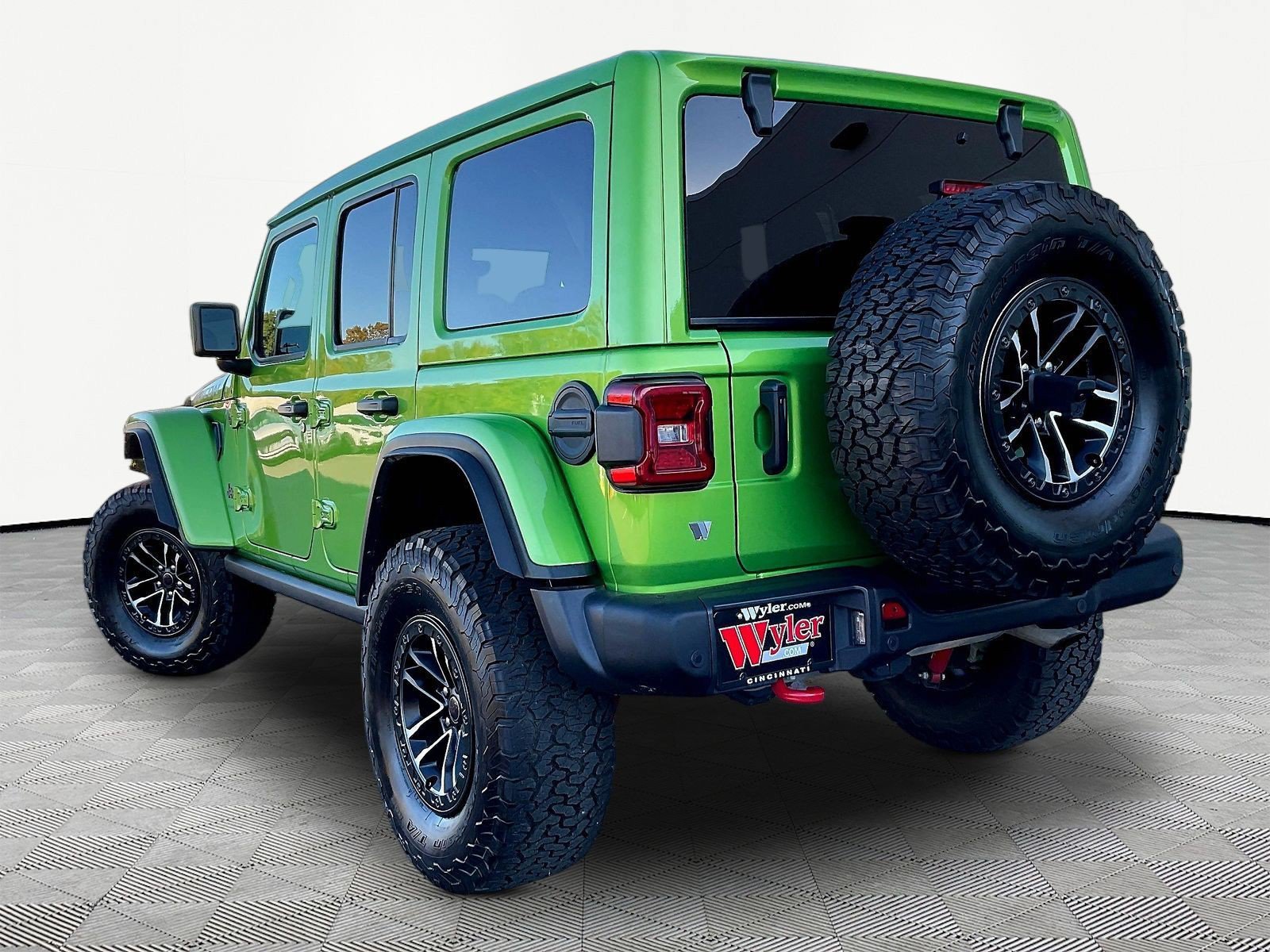 Used 2025 Jeep Wrangler Unlimited Rubicon AWD/4WD image 4