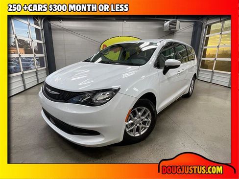 Used 2022 Chrysler Voyager LX image 1