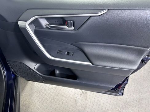 Used 2019 Toyota RAV4 XLE image 9