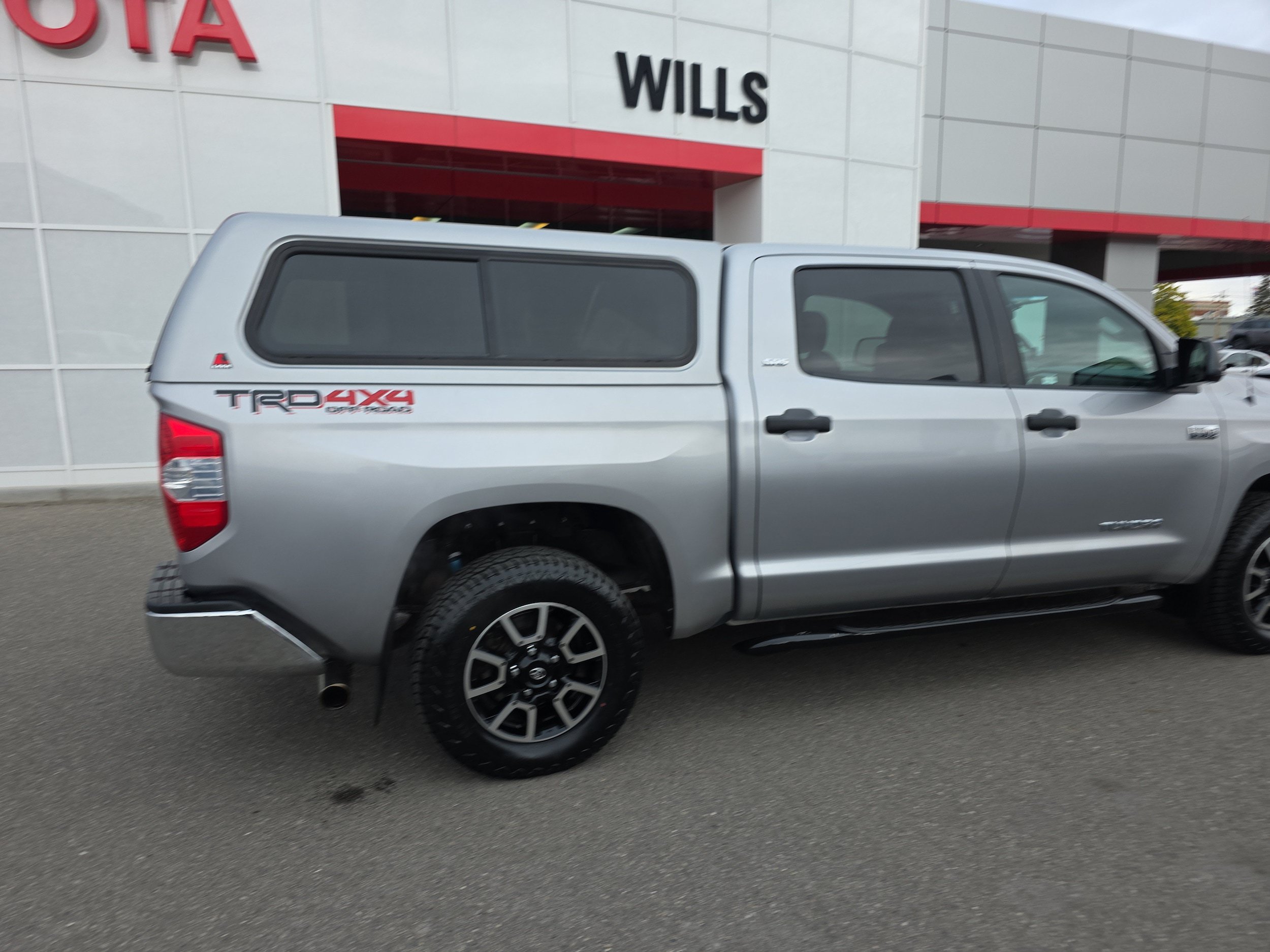 Used 2015 Toyota Tundra SR5 w/ TRD Off Road Package AWD/4WD image 8