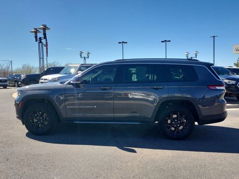 Used 2023 Jeep Grand Cherokee L Limited w/ Luxury Tech Group II image 7