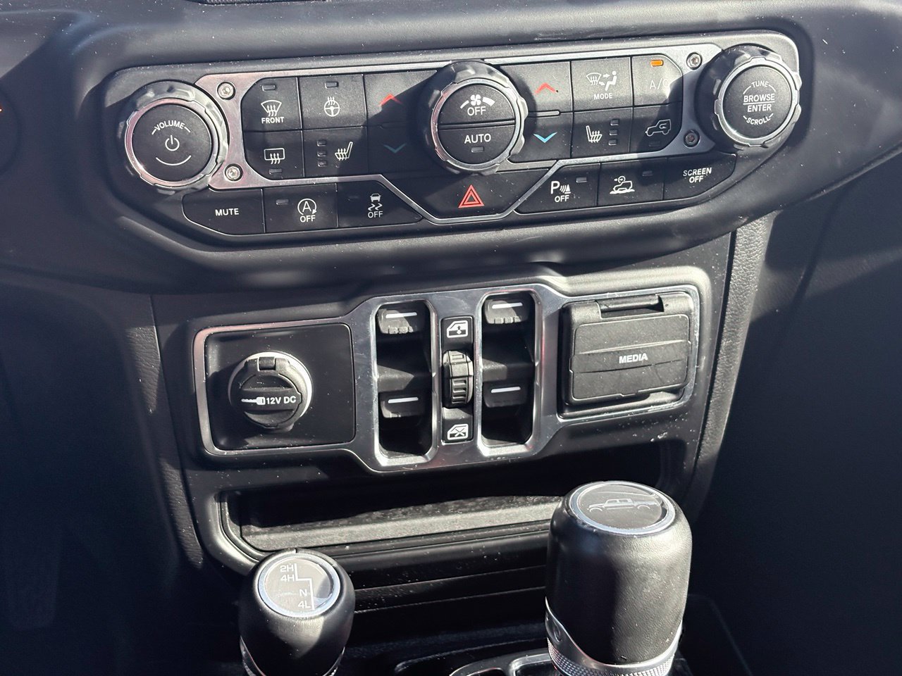 Used 2022 Jeep Gladiator Overland AWD/4WD image 11