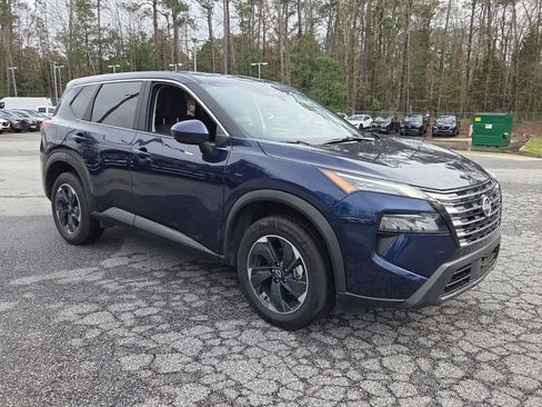 Used 2025 Nissan Rogue SV image 1