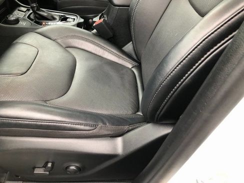 Used 2022 Jeep Cherokee Limited AWD/4WD image 15