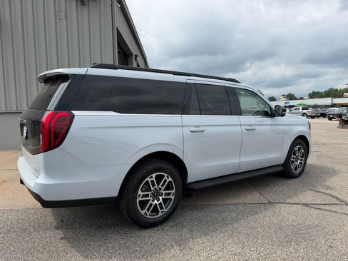 Used 2025 Ford Expedition Max Active AWD/4WD image 4