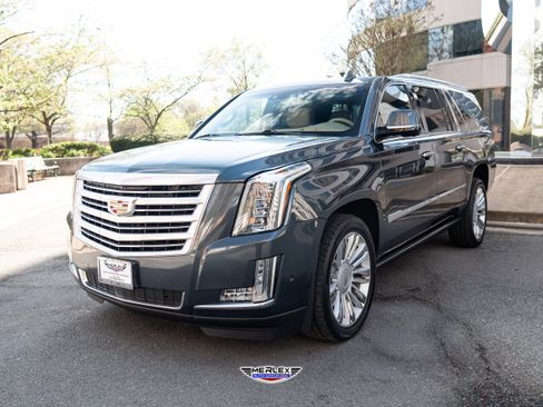 Used 2019 Cadillac Escalade ESV Platinum AWD/4WD image 3