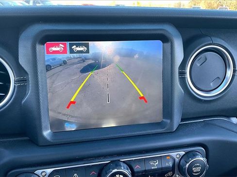 Used 2023 Jeep Wrangler Unlimited Sahara w/ Cold Weather Group image 14