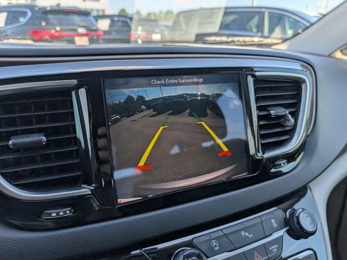 Used 2018 Chrysler Pacifica Touring-L Plus w/ Tire & Wheel Group FWD image 16
