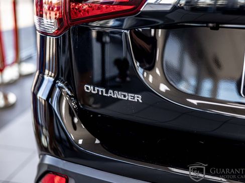 Used 2020 Mitsubishi Outlander ES FWD image 13