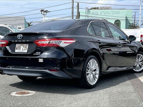 Used 2018 Toyota Camry Hybrid FWD image 22