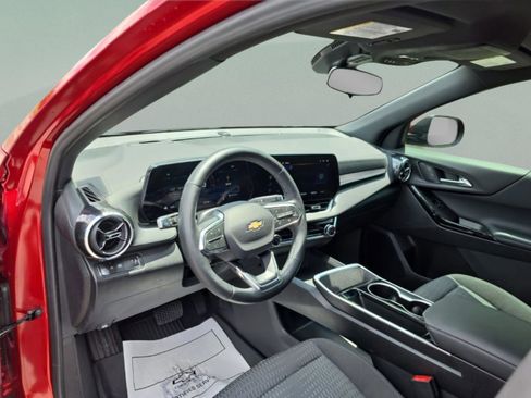 Used 2025 Chevrolet Equinox LT FWD image 18